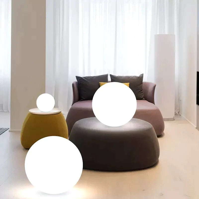 GlowSphere™ - varmvit LED-ljusboll för trädgården | 48% Rabatt