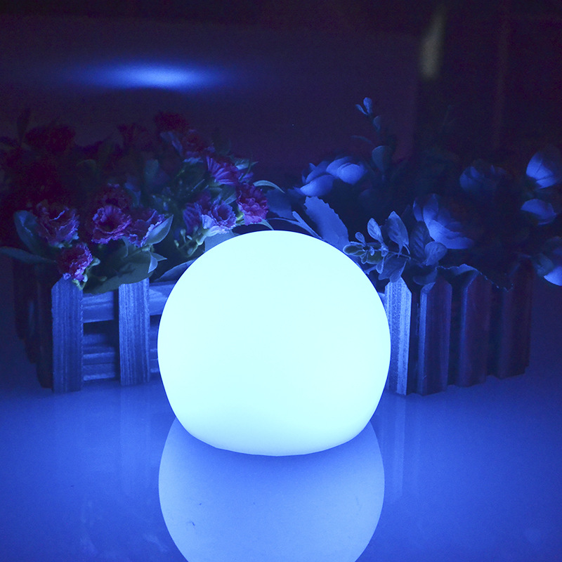 GlowSphere™ - varmvit LED-ljusboll för trädgården | 48% Rabatt